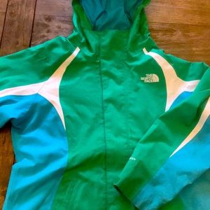 The North face girls skiing shell. Size 14-16 large.